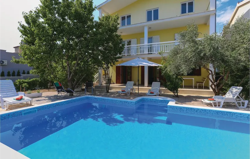 Strandhaus in Kastel Novi - Image 1