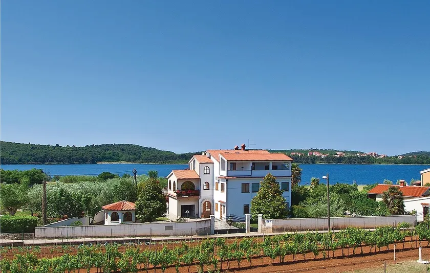 One Bedroom Apartment In Pula - Image 1
