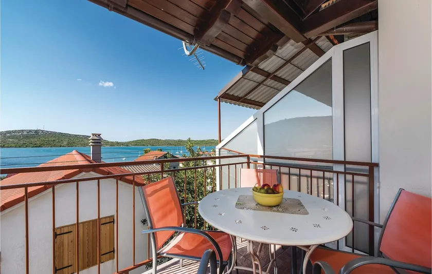Apartment Pirovac Hrvatske Mladezi - Image 1