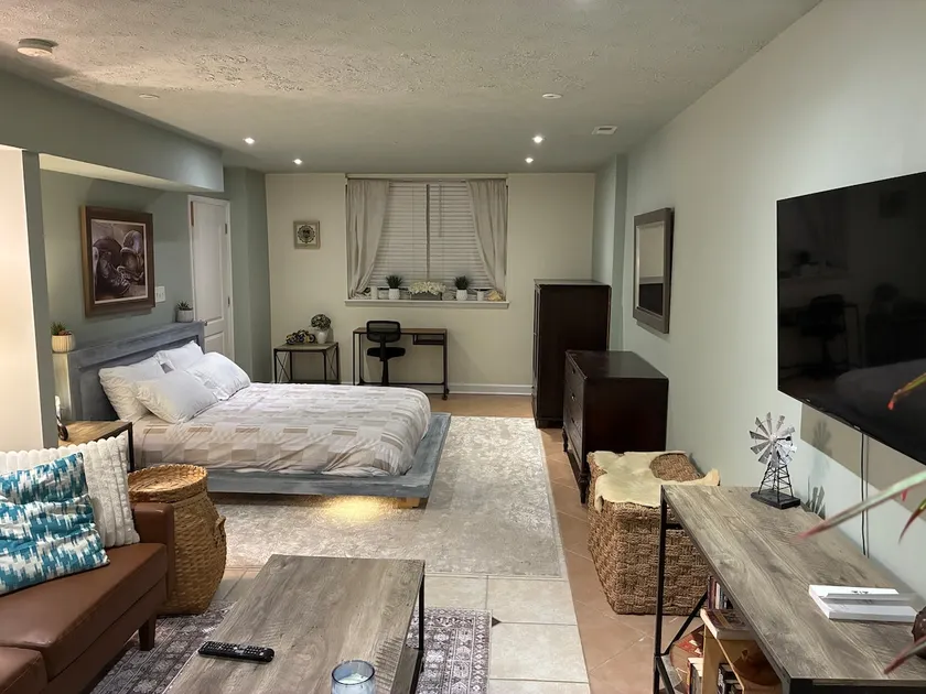 Lovely InLaw suite in Williamsburg - Image 1