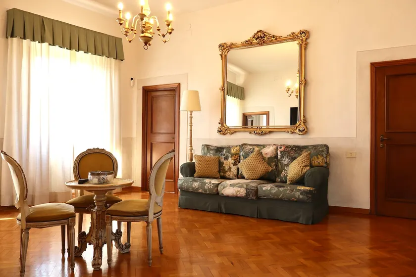 Villa La Scuola, Florence - Image 1