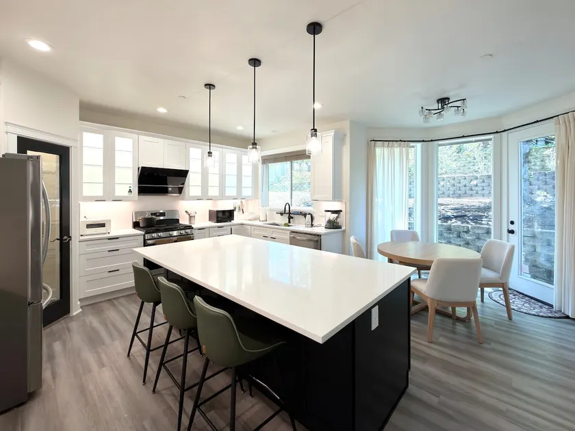 5BR Large Modern Home | Near Seattle - Image 1