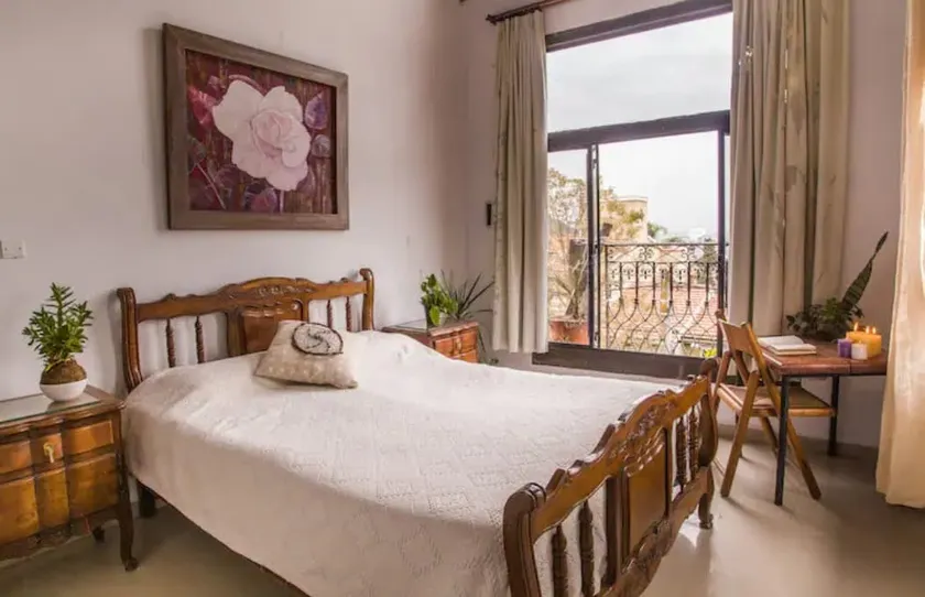 Hilltop apartment · panoramic views & full kitchen - Image 1