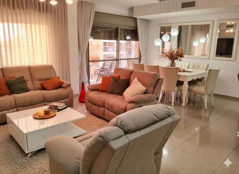 Luxury 4BR/3BA Apartment 1,400 sq. ft. (130 sqm) - Image 1