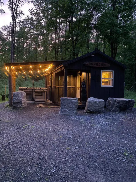 Bear Hill One Room Cabin with Hot Tub - Image 1