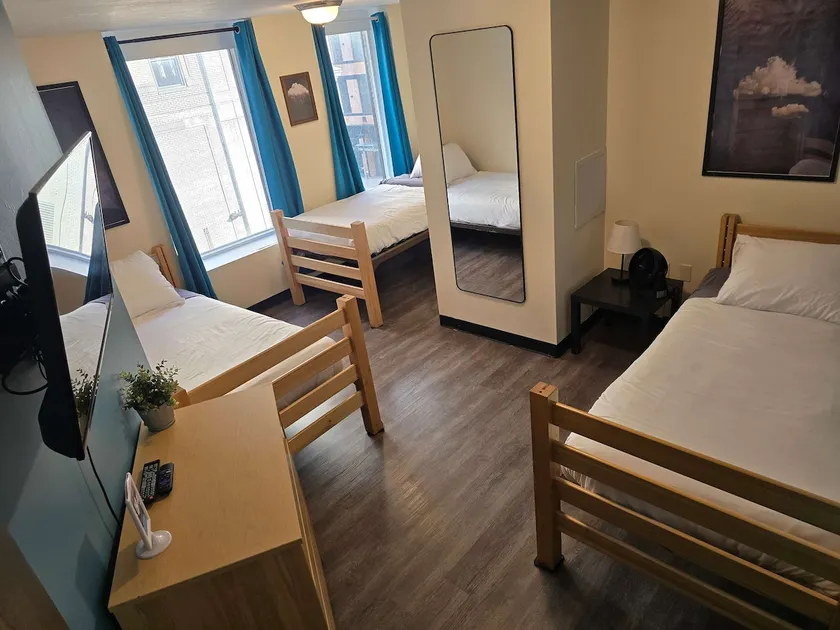 Affordable Downtown Apt | 3 Beds + 60” TV | Walk t - Image 1
