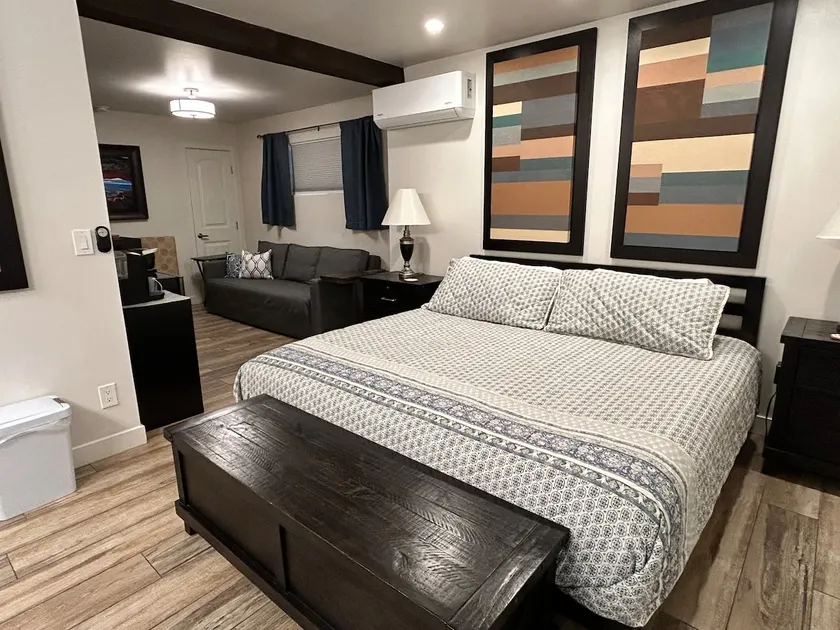 ROUTE 66*King Suite*CLEAN*Private Entrance & Bath* - Image 1