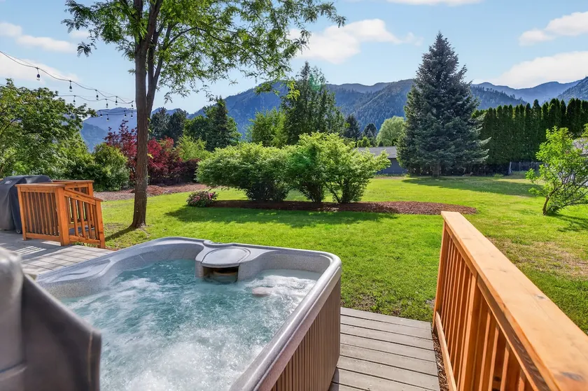 Mtn-View Studio w/ Private Hot Tub – Leavenworth - Image 1