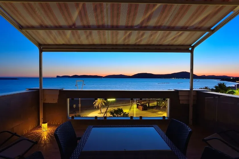 Luxury apartment with breathtaking views - Image 1