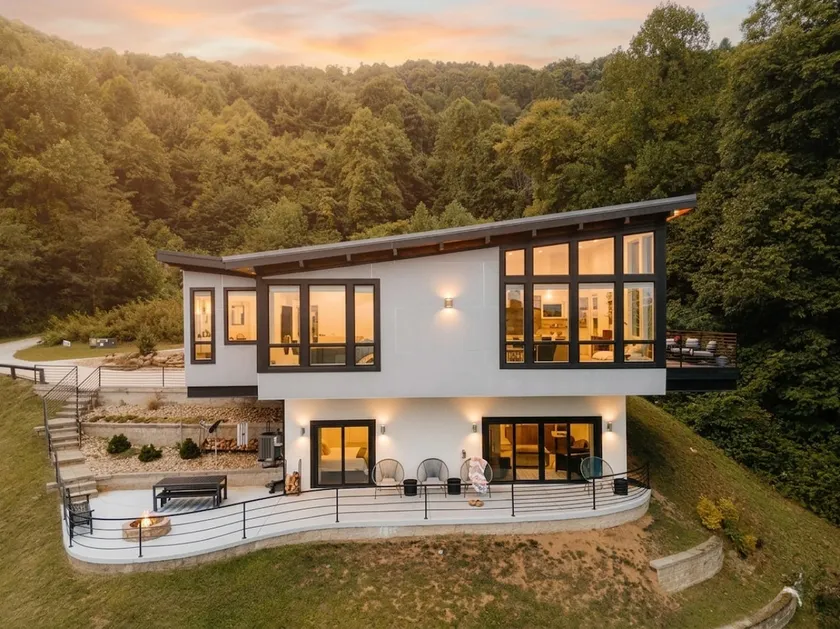 Epic Mtn Views | Secluded | 25 min to DT Asheville - Image 1