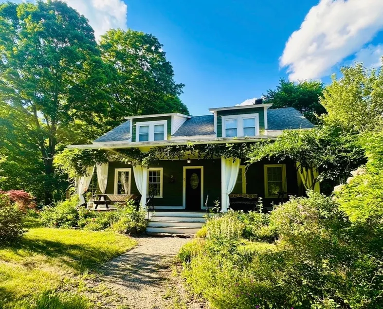 Bridge of flowers cottage - Image 1