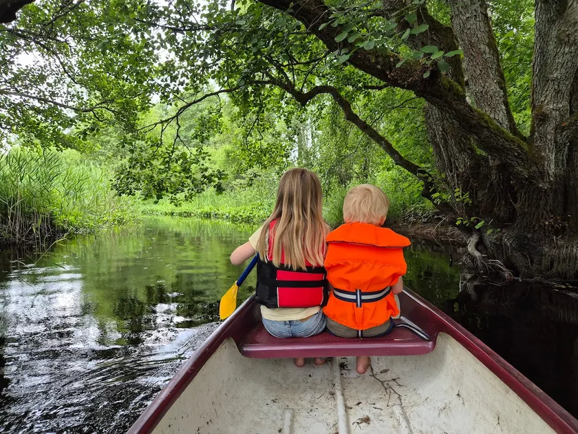 Cozy cottage with canoe and fishing im the river - Image 1