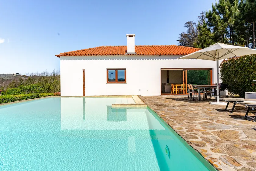 A Retreat with a Natural Pool Bathed by the Douro River - Image 1