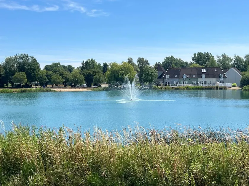 Lake View - Cotswold Lakeside Lodge - Image 1