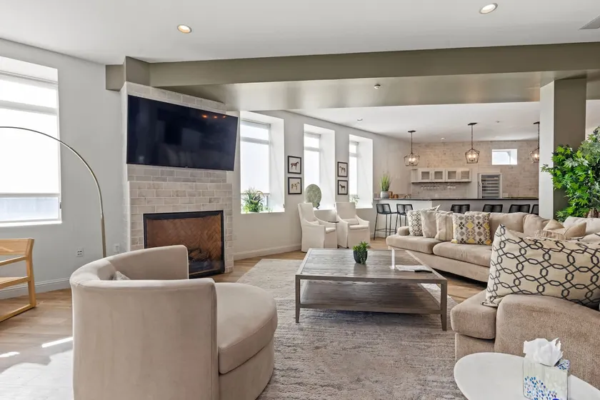 The Shaker - Huge Luxury Loft with City Views! - Image 1