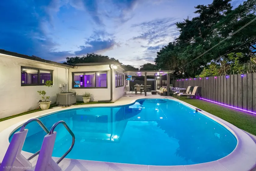 Luxe 5BR Heated Pool Retreat • Hard Rock Sleeps 16 - Image 1