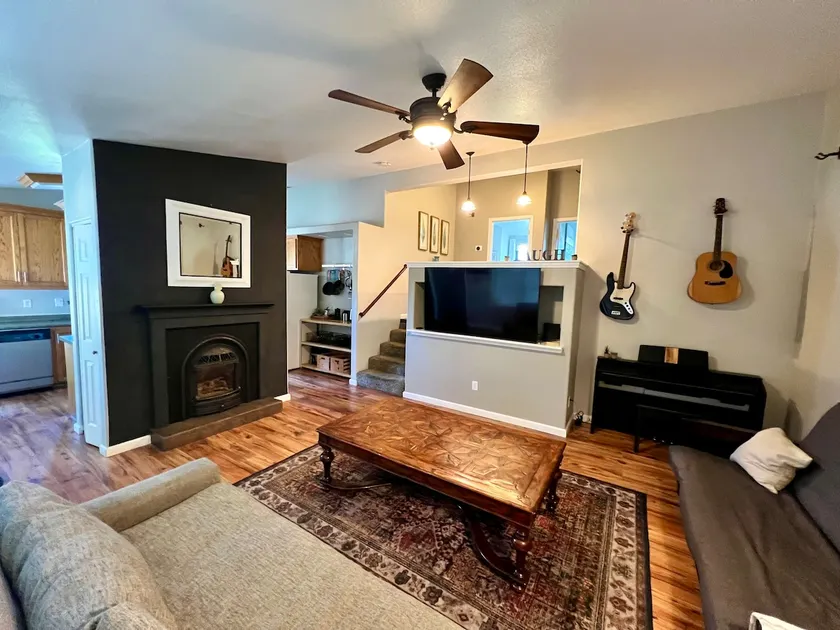 *Modern Getaway* w/deck, near Bethel & I5, +extras - Image 1