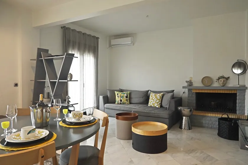 Modern & Refined Loft Near Downtown Thessaloniki - Image 1