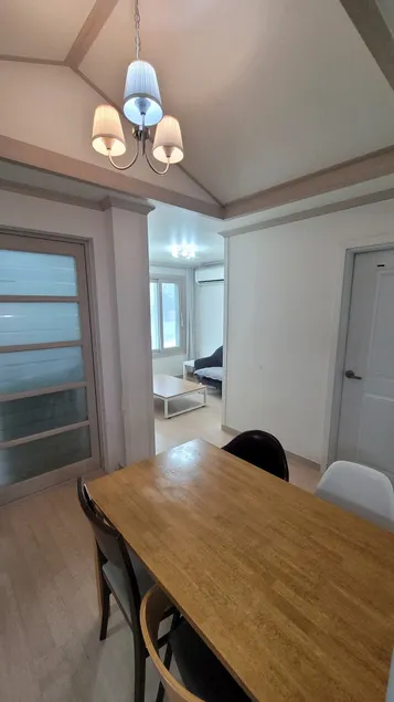 * 2nd floor private house-Olimodeling cozy and spacious space (Yellow Sunshine House)-Parking available right in front of the house - Image 1