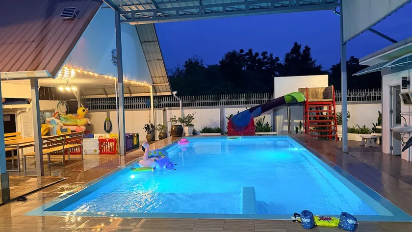Hua Hin Pool and Spa Villa, 4 bedrooms, 3 bathrooms, 5 toilets, 8 x 4 pool - Image 1