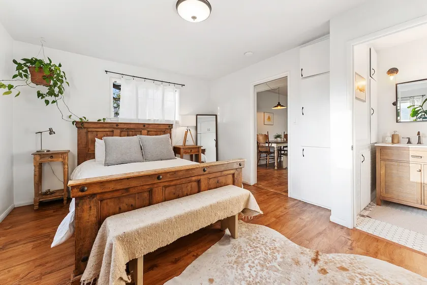 Coastal Country Cottage | Beach & Downtown - Image 1