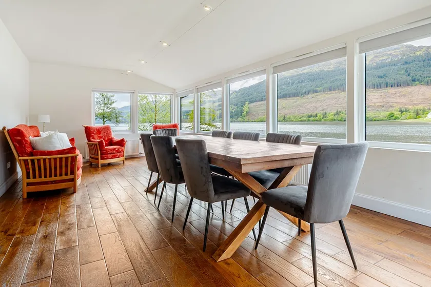 Rossmay House - 4 Bedroom Scottish Villa with waterfront / mountain views - Image 1