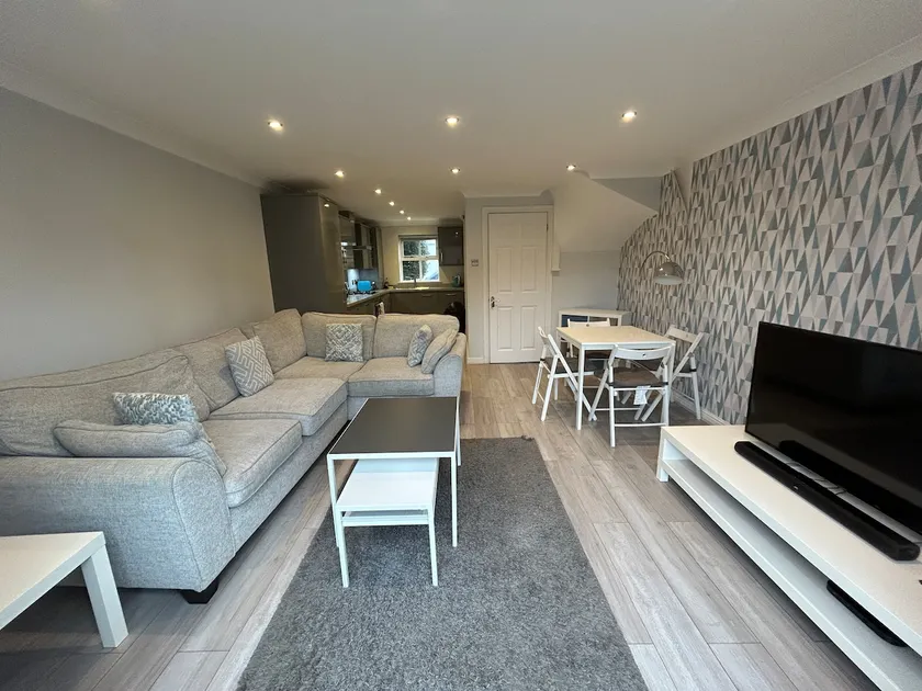 Modern 2 bed apartment ideal for Bluewater and M25 - Image 1