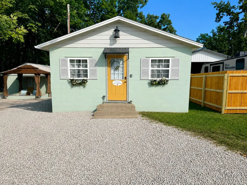 Cozy Cabin- 1/4 mile from boat launch- Free Wifi - Image 1