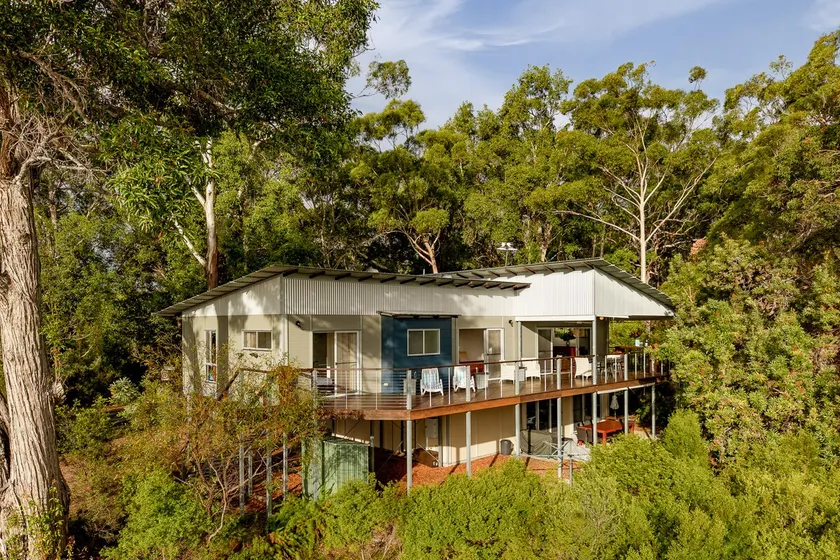 Waiuta Reteat Holiday Home with Outdoor Theatre - Image 1