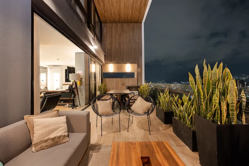 Premium Balcony Apt Luxury, A/C Stunning views - Image 1