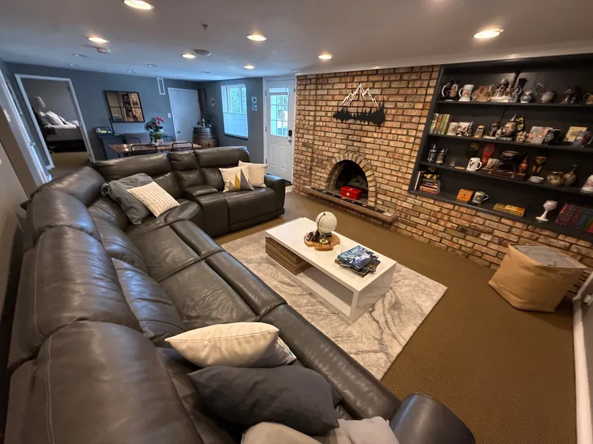 Private Basement Apt in Olympus Cove w/ EV Charger - Image 1