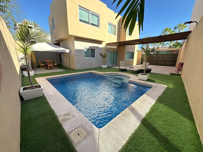 Spacious house with private pool near the beach and boardwalk - Image 1