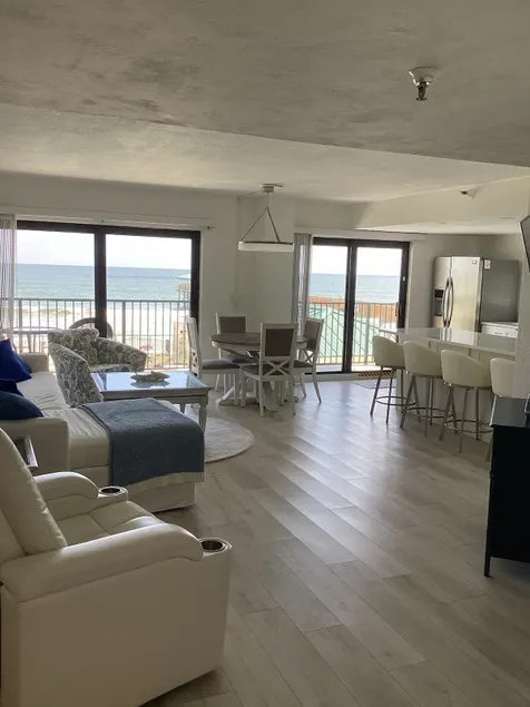 Oceanfront Deluxe Unit 2/2 beside Crabby Joe’s - Image 1