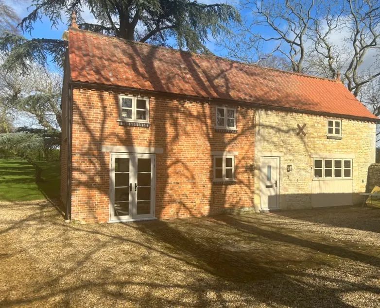 Immaculate cottage in exquisite rural setting! - Image 1