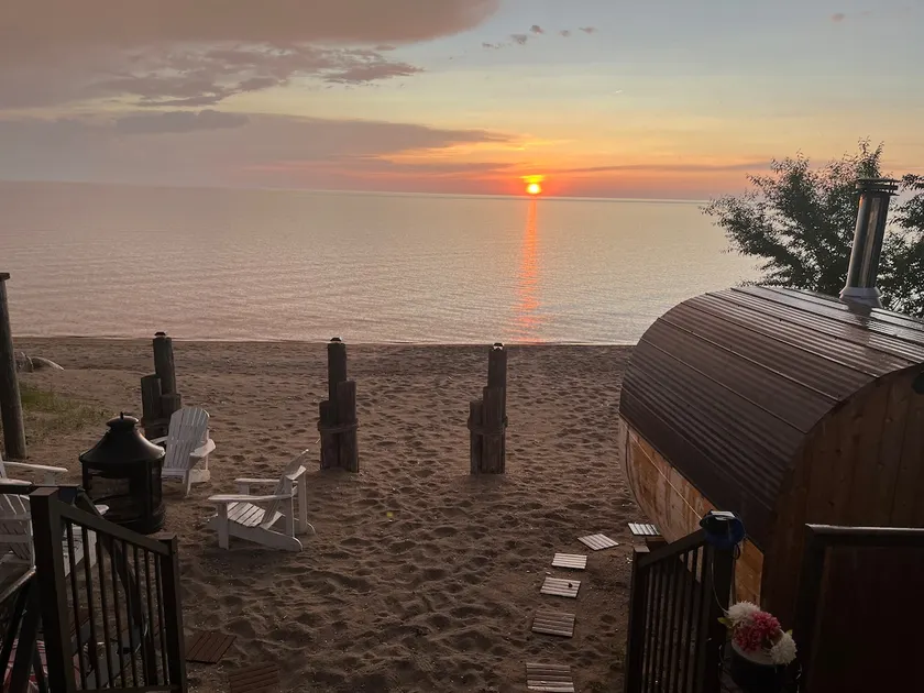 Le Crépuscule Beach House and Spa Retreat - Image 1