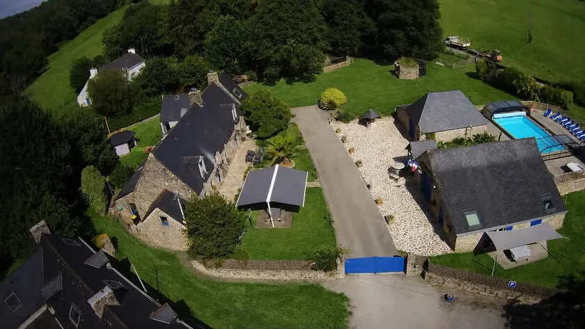 5-bed cottage with pool and jacuzzi - Image 1