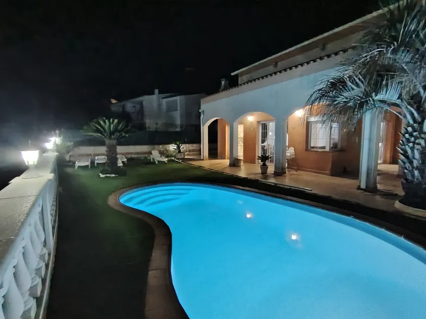 BEAUTIFUL HOUSE FOR 8 PEOPLE, WITH POOL. PRIVATE AND BARBECUE. - Image 1