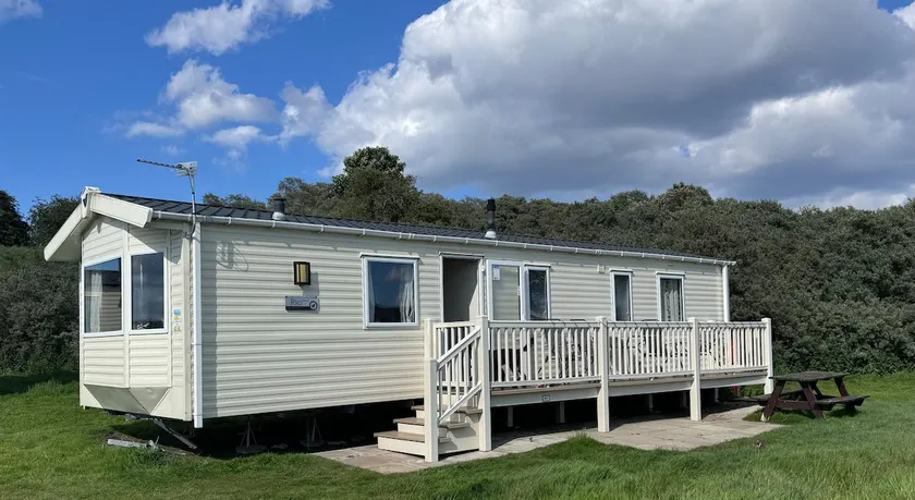 Stunning, contemporary 3-bedroom caravan - Image 1