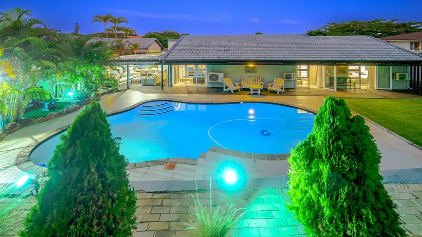 Upmarket Suburb - Modern Holiday/Business Accom - Image 1