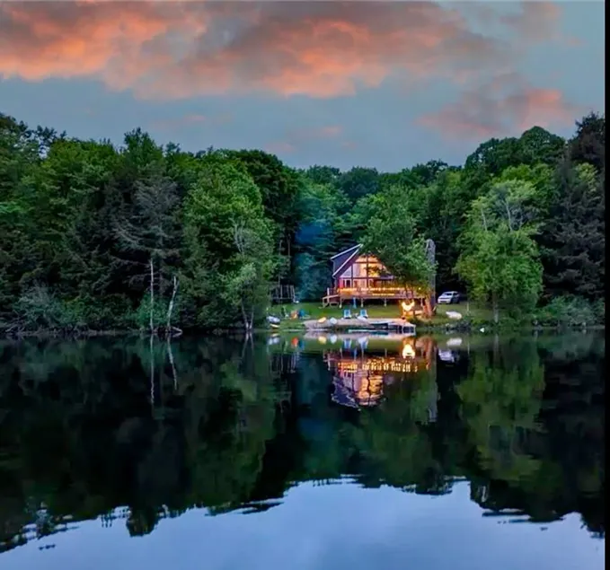 Classic Muskoka Getaway | Hot Tub, Fire Pit, Beach - Image 1