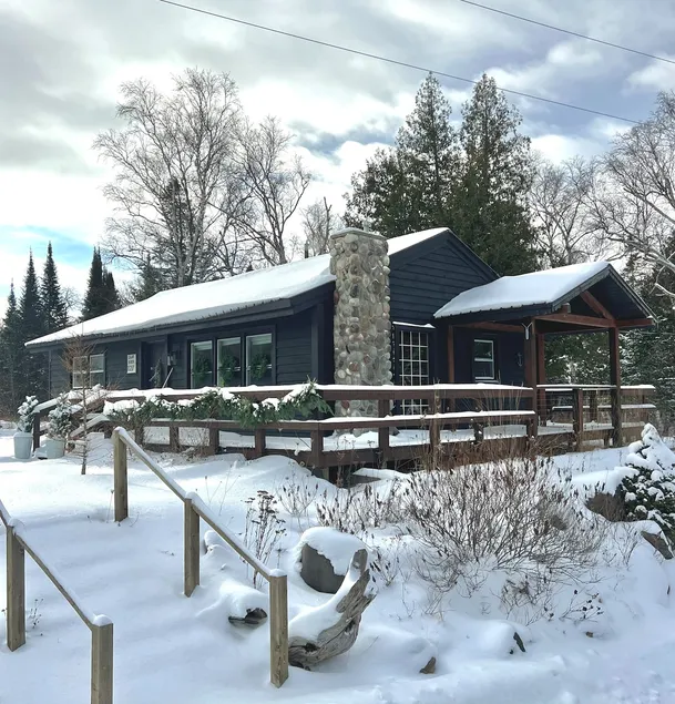 on Lake Superior-Chart House-Attractive 2 bedroom - Image 1