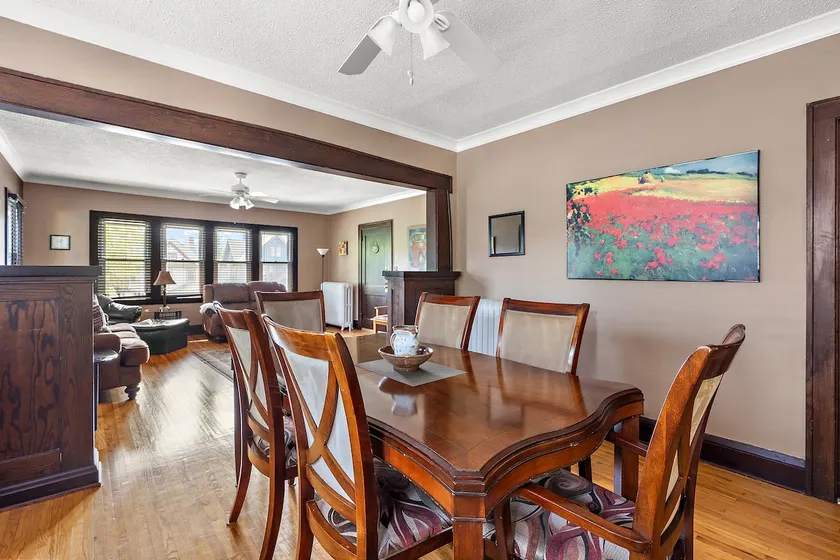 Bright Spacious St. Paul Duplex- Upper Level - Image 1