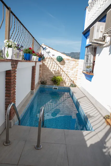 Country house with a private pool - Image 1