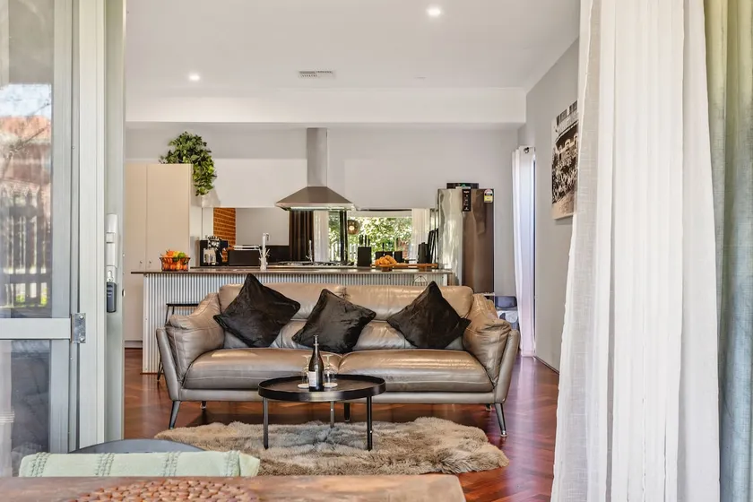 Beautiful 4brm home in central Victoria Park - Image 1