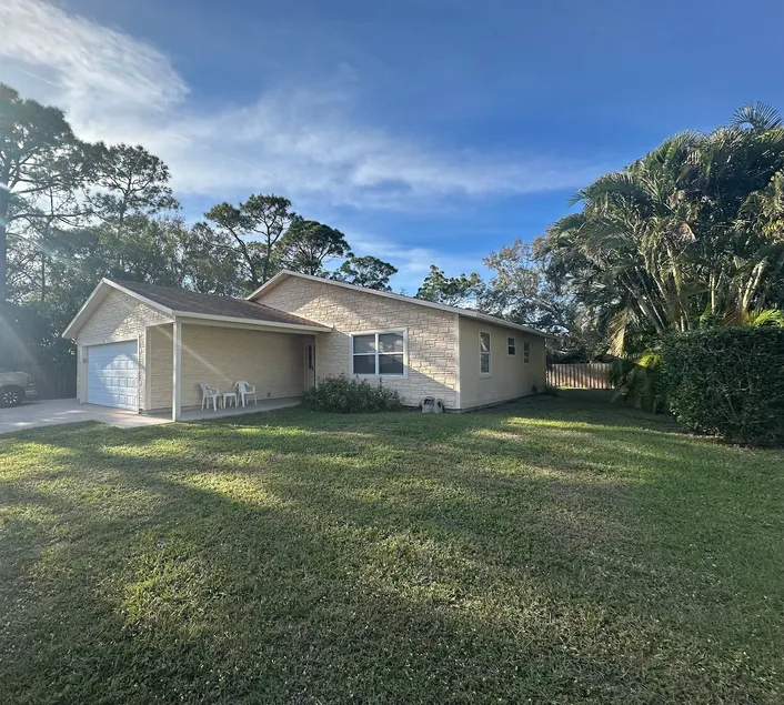 Sebastian Vacation Home close to sky diving - Image 1