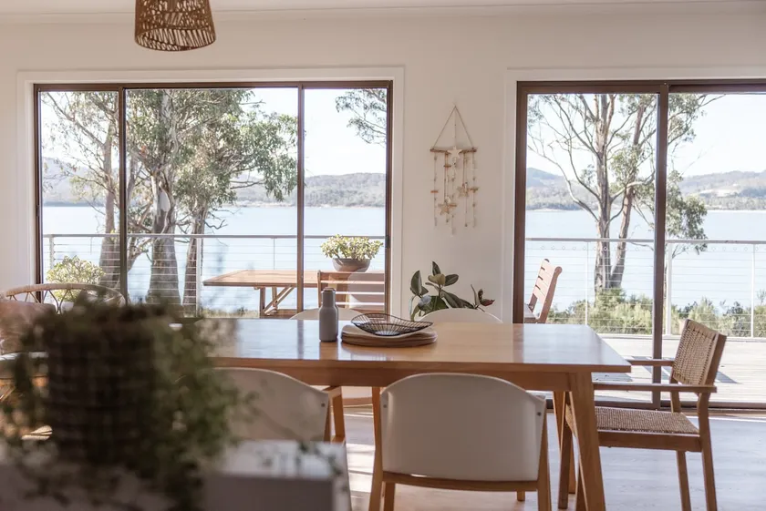 Tranquil Waterfront Haven on Tasman Peninsula - Image 1