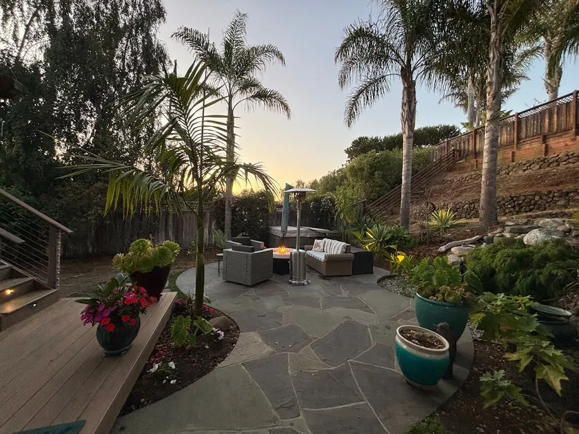 Gorgeous private suite, walk to beach. - Image 1