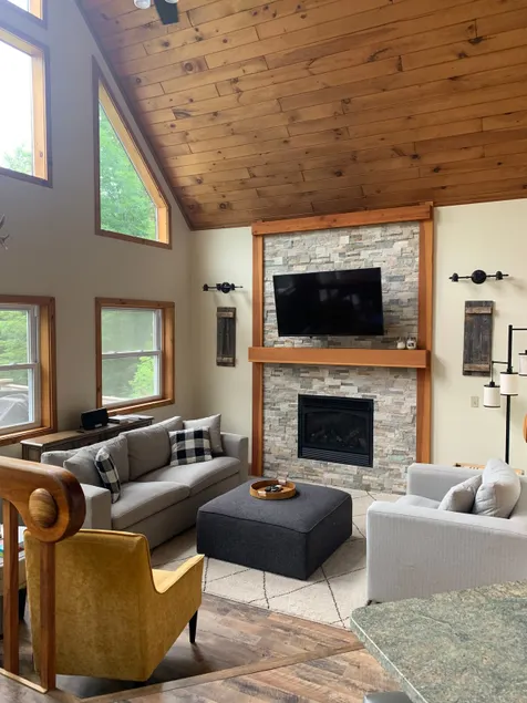 New Remodel w/VIEWS! on 20 Acres! - Image 1