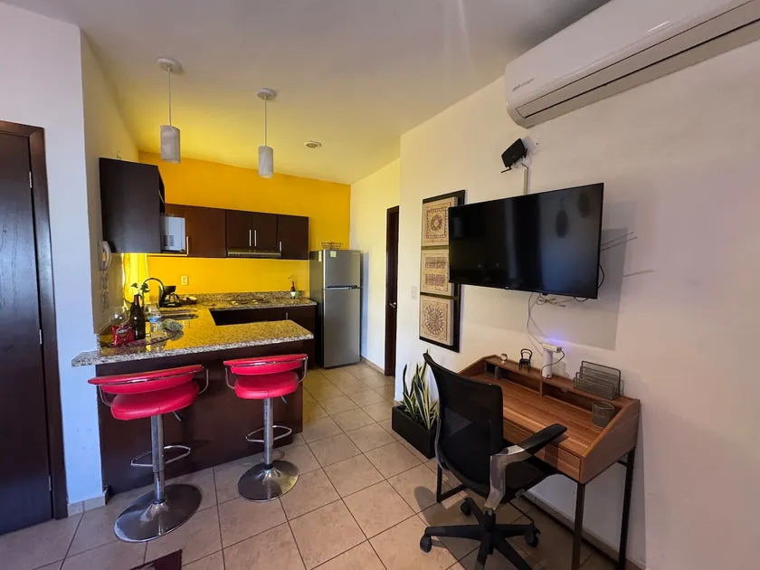 Suite in Relaxing Boutique Neighborhood - Image 1