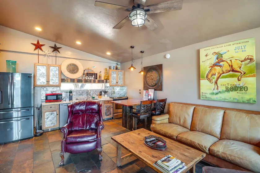 Tucson Home w / Porch & Lavish Yard Nära Trail Heads - Image 1